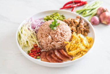 Pirinç ve karides ezmesi.