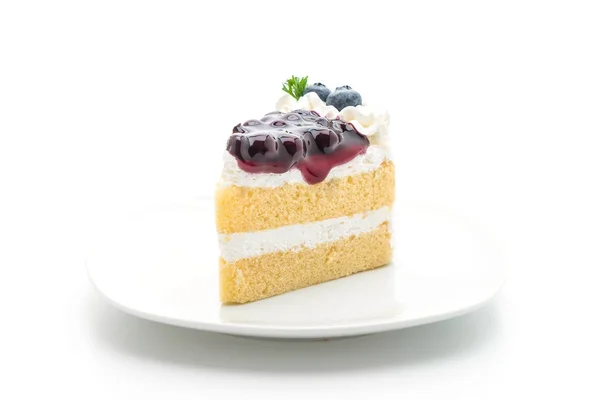Gâteau aux myrtilles sur fond blanc — Photo