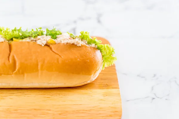 Insalata di tonno hot dog — Foto Stock