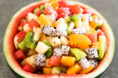 dilimlenmiş meyve karışımı 