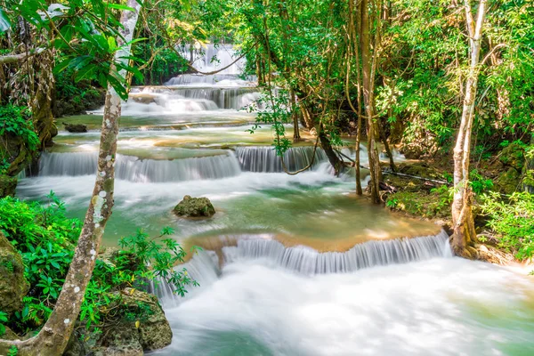 Huay Mae Kamin vízeséssel Kanchanaburi, Thaiföld — Stock Fotó