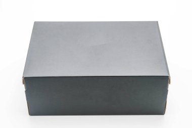 Siyah ayakkabı kutusu