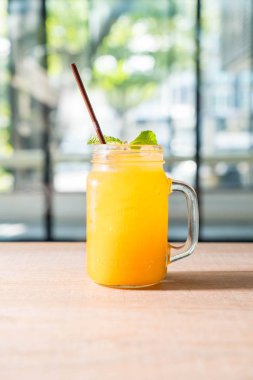 portakal suyu kavanozu