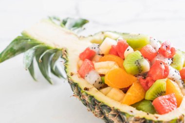 dilimlenmiş meyve karışımı 