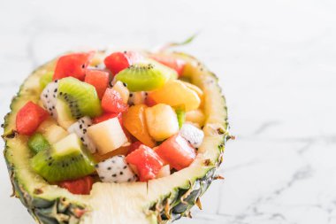 dilimlenmiş meyve karışımı 