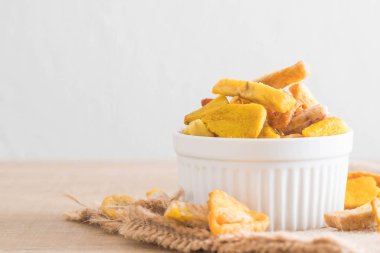 meyve yongaları karıştırın