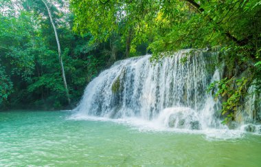 Erawan şelale, Erawan Milli Parkı Thaila içinde Kanchanaburi itibariyle