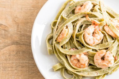 Karidesli ıspanak fettuccini makarna