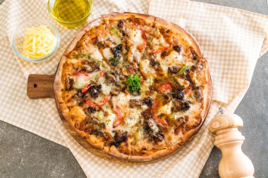 Barbekü domuz eti pizza