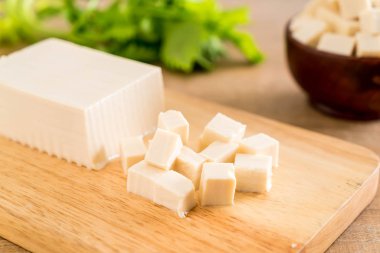 tofu ahşap tahta üzerinde