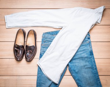 Ahşap arka plan erkekler için giyim