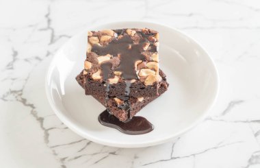 çikolata soslu çikolatalı kek