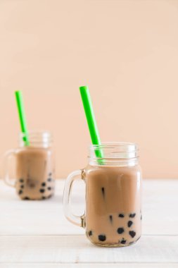 Köpüklü sütlü çay