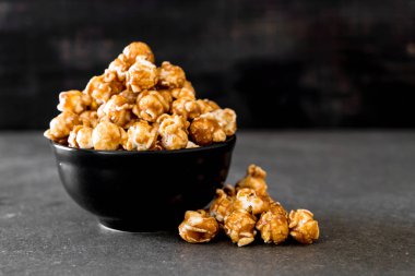 Patlamış Mısır ile karamel