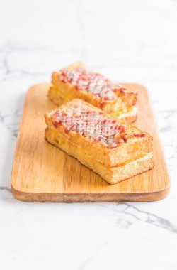 croque monsieur bacon ans egg sandwich