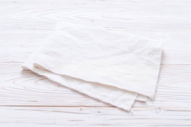 ahşap arka plan üzerinde mutfak bezi (peçete)
