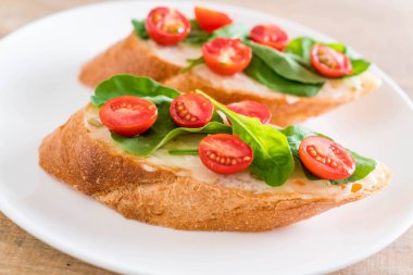 roka ve domates ekmek 