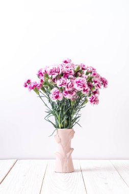 ahşap arka plan üzerinde pembe bahar çiçek