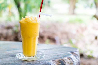 Mango smoothie tablo