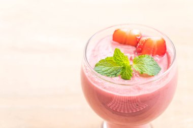 çilek smoothies milkshake