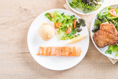 püre patates ve sebze ızgara somon biftek