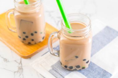 Köpüklü sütlü çay