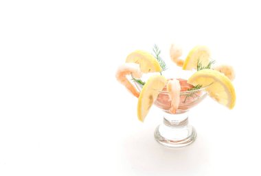 karides kokteyl beyaz arka plan üzerinde