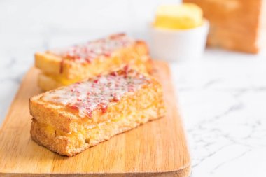 croque monsieur bacon ans egg sandwich