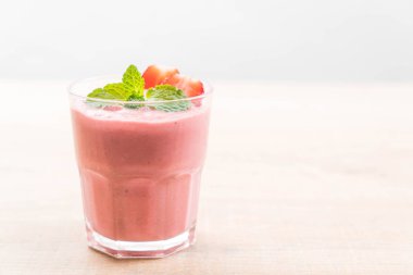 çilek smoothies milkshake