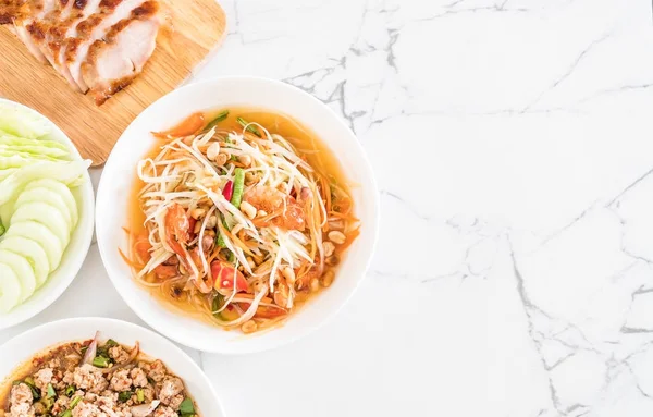 Insalata di papaya piccante (cibo tradizionale tailandese ) — Foto Stock