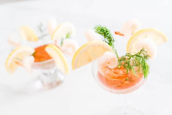 Räkcocktail med sås — Stockfoto