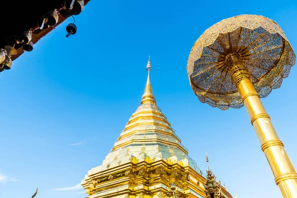 Krásná architektura na Wat Phra že Doi Suthep v Chiang Mai — Stock fotografie