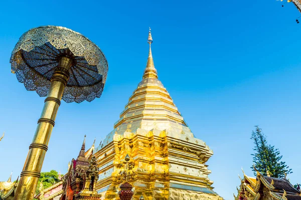 Krásná architektura na Wat Phra že Doi Suthep v Chiang Mai — Stock fotografie