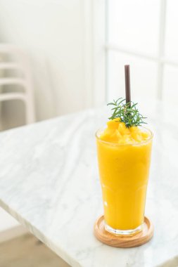 Mango smoothies cam masada