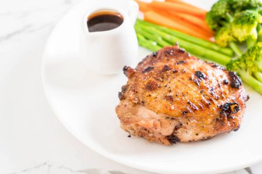 sebzeli ızgara tavuk biftek