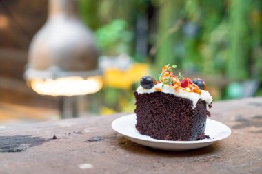 karamel ile Çikolatalı meyve pasta