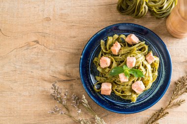 ıspanak fettuccine somon ile