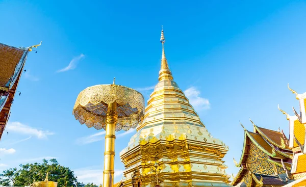 Krásná architektura na Wat Phra že Doi Suthep v Chiang Mai — Stock fotografie