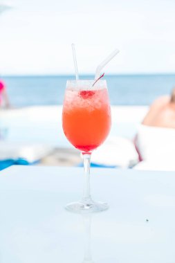 renkli kokteyl içki 