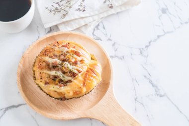 jambon salata ve kurutulmuş domuz topuz