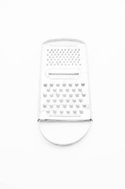 Beyaz arkaplanda metal rendeleyici