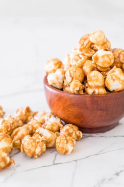 Patlamış Mısır ile karamel