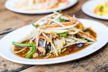 Baharatlı papaya salatası