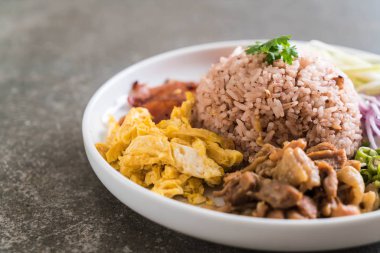 Pirinç ve karides ezmesi.