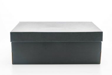 Siyah ayakkabı kutusu