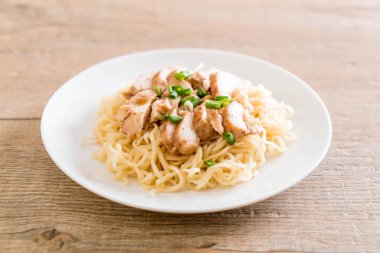 Kızartma tavuk şehriye