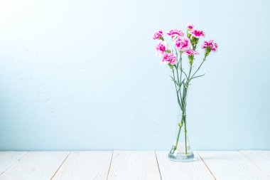 ahşap arka plan üzerinde pembe bahar çiçek