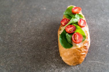 roka ve domates ekmek 