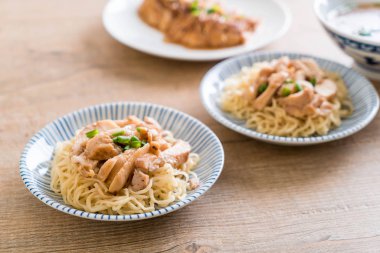 Kızartma tavuk şehriye