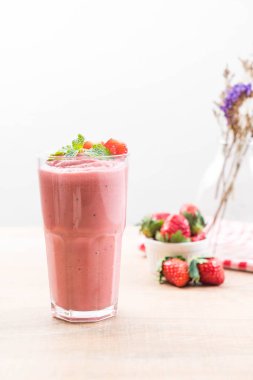 çilek smoothies milkshake